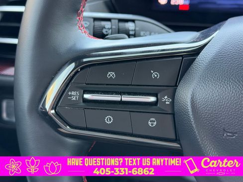 Used 2025 Chevrolet Traverse RS image 17