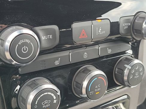 New 2026 RAM 1500 4x4 Crew Cab image 21