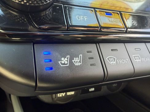 Certified 2025 Hyundai Elantra Limited FWD image 34
