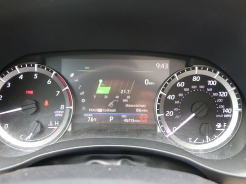 Used 2024 Toyota Highlander XLE AWD/4WD image 34