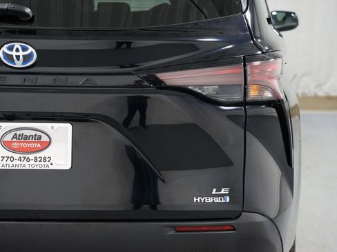 Certified 2024 Toyota Sienna LE image 10