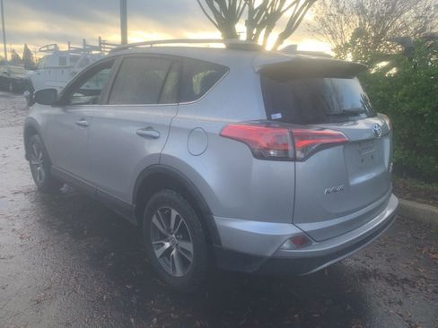 Used 2018 Toyota RAV4 XLE image 2