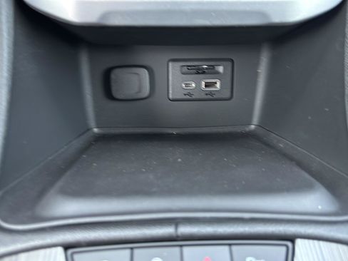 Used 2023 GMC Acadia SLT w/ LPO, Floor Liner Package AWD/4WD image 17