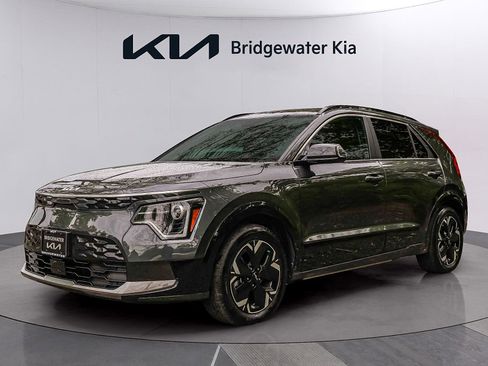 Certified 2025 Kia Niro Wind w/ Wind Preserve Package FWD image 3