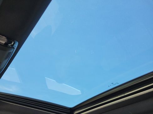 Certified 2025 BMW 330i Sedan image 30