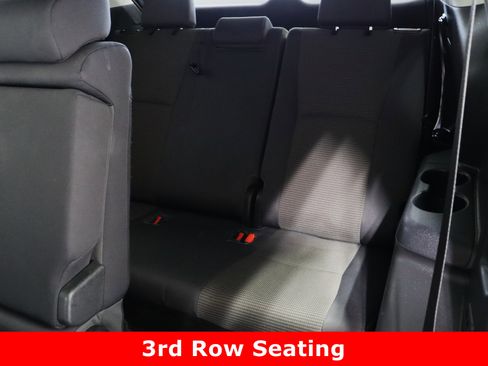 Used 2023 Toyota Highlander LE image 32