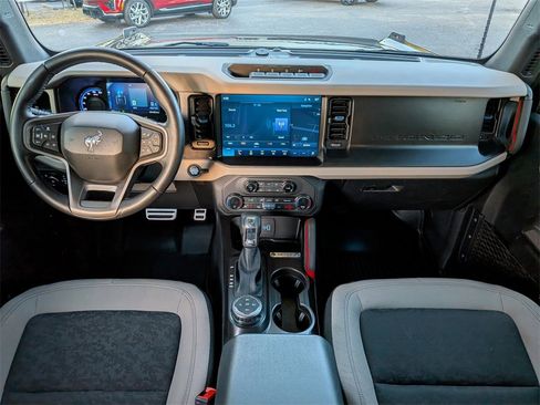 Used 2023 Ford Bronco Wildtrak image 15