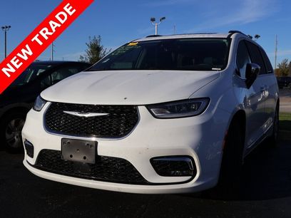 Used 2023 Chrysler Pacifica Limited w/ Trailer Tow Group