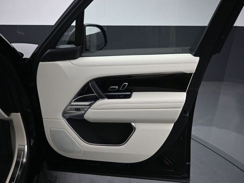 New 2025 Land Rover Range Rover SE image 9