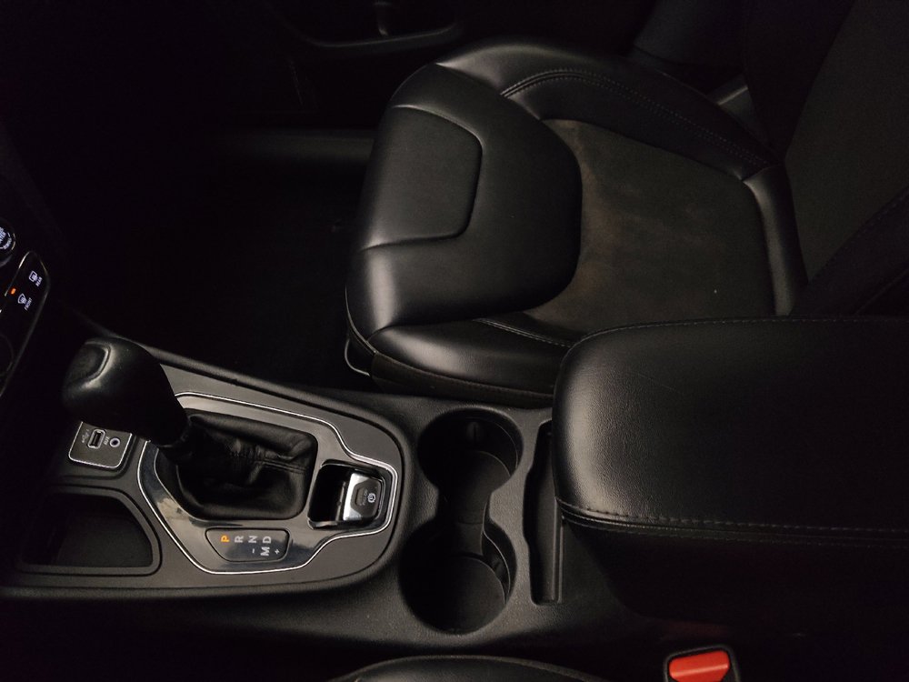 Used 2019 Jeep Cherokee Latitude Plus FWD image 26