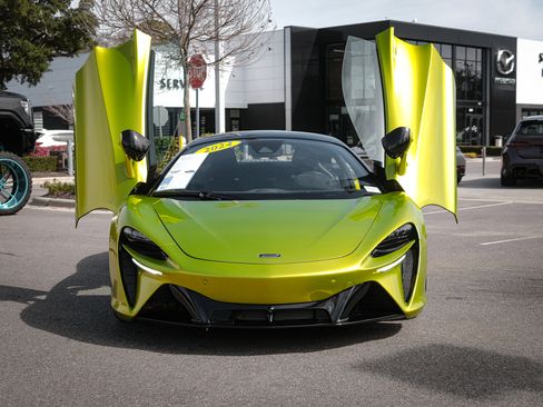 Used 2024 McLaren Artura image 5