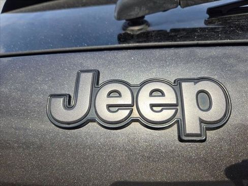 Used 2017 Jeep Cherokee Trailhawk image 21