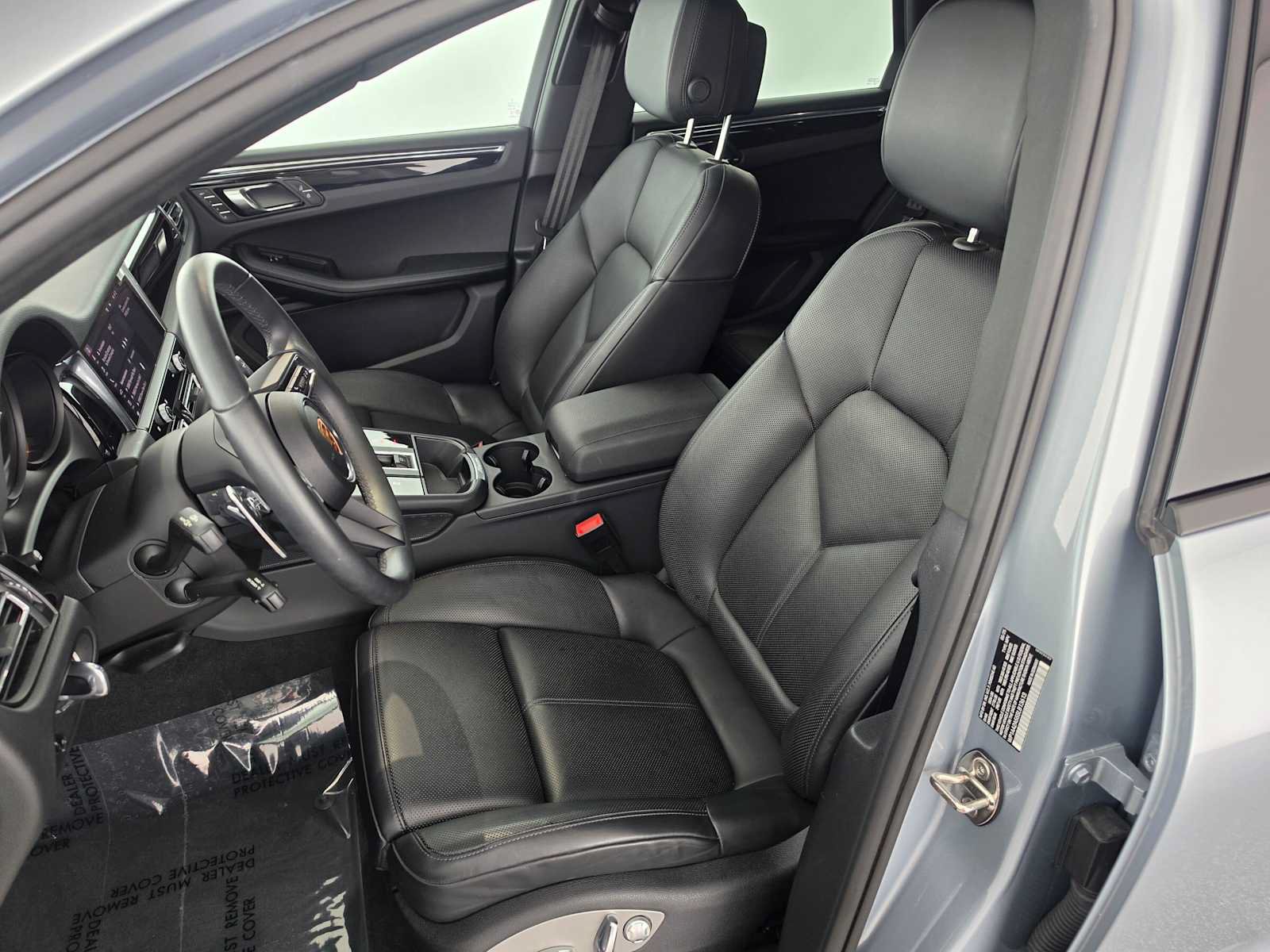 Used 2025 Porsche Macan AWD/4WD image 21