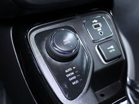 Used 2018 Jeep Compass Limited w/ Navigation Group image 17