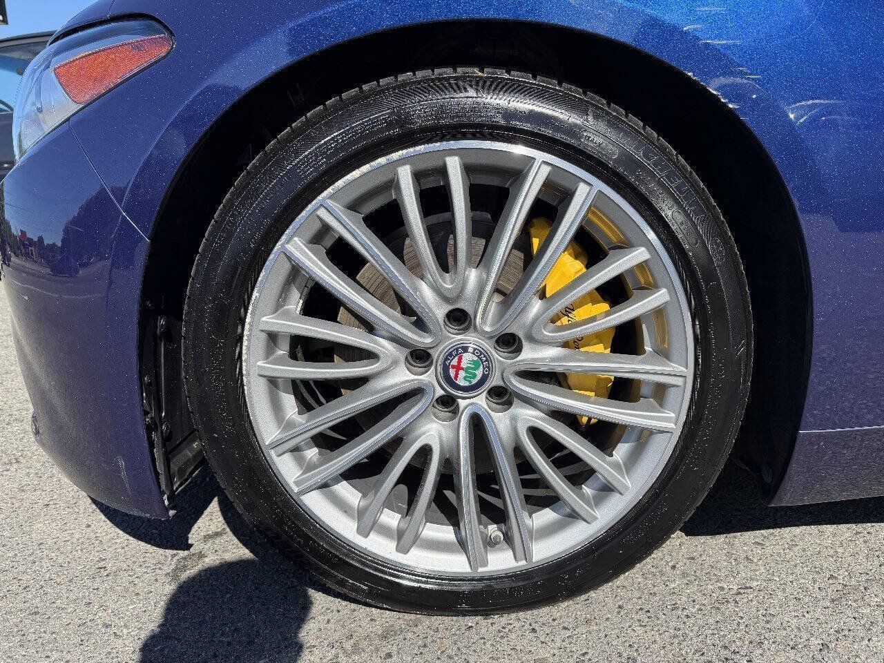 Used 2018 Alfa Romeo Giulia Ti w/ Quick Order Package 22Z Lusso RWD image 23