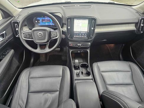 Certified 2025 Volvo XC40 B5 Core w/ Protection Package Premier image 21