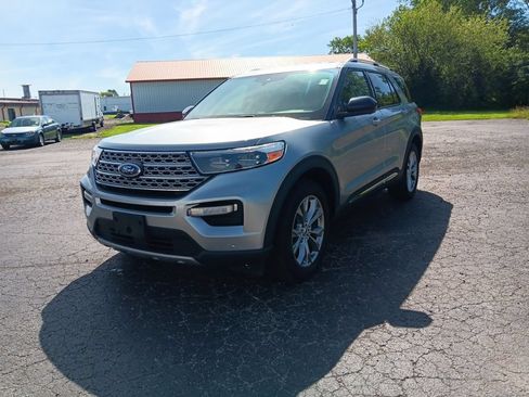 Used 2023 Ford Explorer Limited AWD/4WD image 11