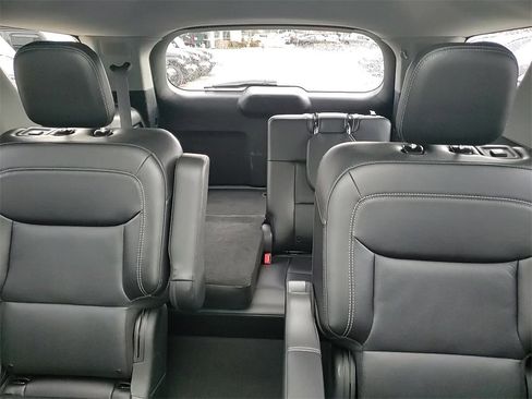 Used 2021 Ford Explorer Limited w/ Equipment Group 301A image 21