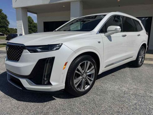 Used 2020 Cadillac XT6 Premium Luxury FWD image 2