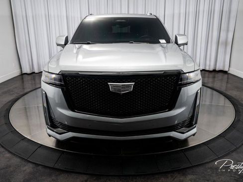 Used 2023 Cadillac Escalade ESV Sport w/ LPO, ONYX Package image 4