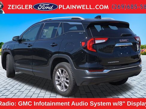 Used 2024 GMC Terrain SLT AWD/4WD image 3