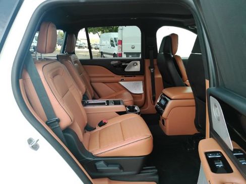 Used 2022 Lincoln Aviator Black Label Grand Touring w/ Class IV Trailer Tow Package AWD/4WD image 29