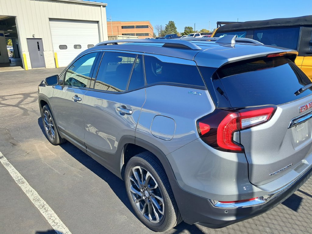 Used 2024 GMC Terrain SLT w/ LPO, Floor Liner Package AWD/4WD image 8