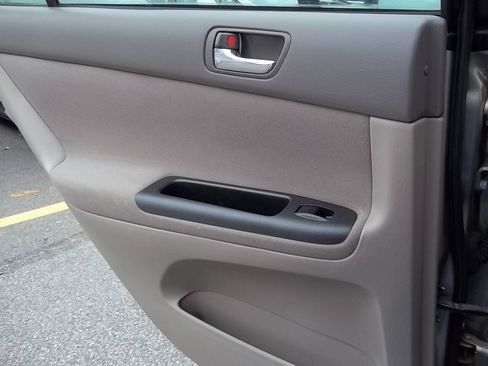 Used 2006 Toyota Camry LE FWD image 13