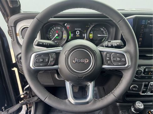 Used 2025 Jeep Wrangler Sahara 4xe AWD/4WD image 11