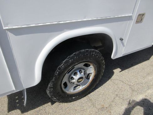 Used 2011 Chevrolet Silverado 2500 W/T w/ Snow Plow Prep Package AWD/4WD image 15