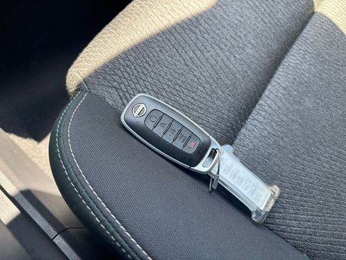 Used 2025 Nissan Rogue SV FWD image 21