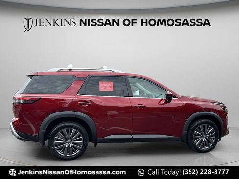 Certified 2023 Nissan Pathfinder SL w/ SL Premium Package FWD image 2