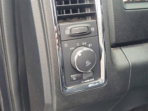 Used 2015 RAM 2500 Laramie w/ Cold Weather Group image 16