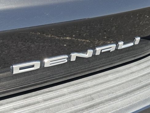 Used 2024 GMC Yukon XL Denali RWD image 8