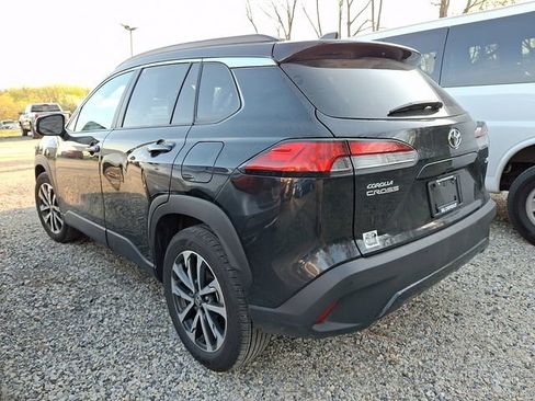 Used 2025 Toyota Corolla Cross XLE FWD image 4