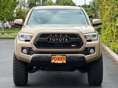 Used 2019 Toyota Tacoma SR5 AWD/4WD image 9