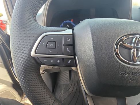 Used 2025 Toyota Sienna Limited image 18