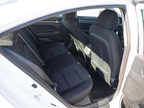 Used 2018 Hyundai Elantra SE image 19