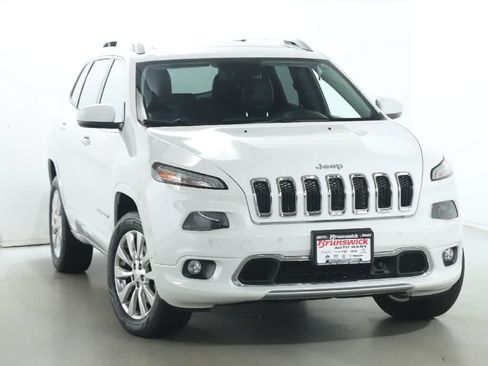 Used 2018 Jeep Cherokee Overland w/ Technology Group AWD/4WD image 2