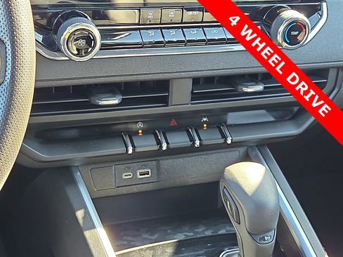 Used 2024 Chevrolet Colorado Trail Boss image 19