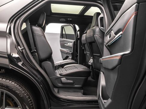 Used 2025 Ford Explorer ST-Line w/ Premium Package AWD/4WD image 35