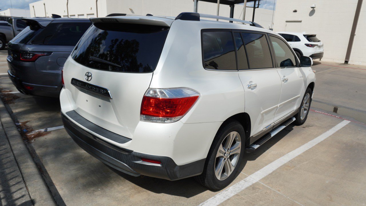 Used 2011 Toyota Highlander Limited w/ Tow Pkg FWD image 5