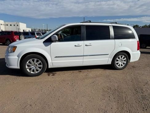 Used 2016 Chrysler Town & Country Touring FWD image 2