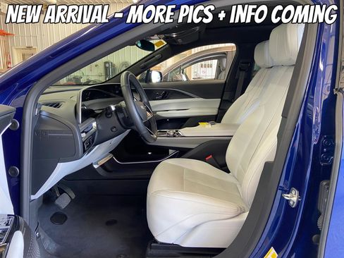 Used 2024 Cadillac Lyriq Luxury AWD/4WD image 3