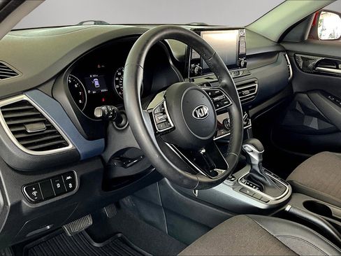 Used 2021 Kia Seltos S image 16