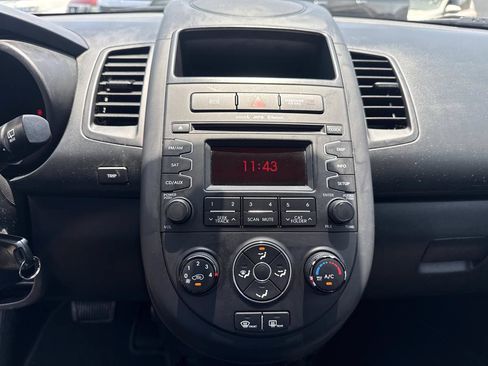 Used 2013 Kia Soul FWD image 29