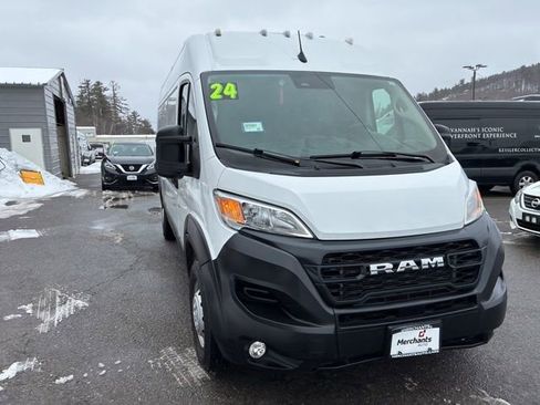 Used 2024 RAM ProMaster 2500 w/ Convenience Group image 2