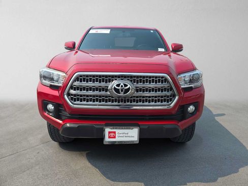 Certified 2017 Toyota Tacoma TRD Off-Road w/ Premium & Technology Package AWD/4WD image 8