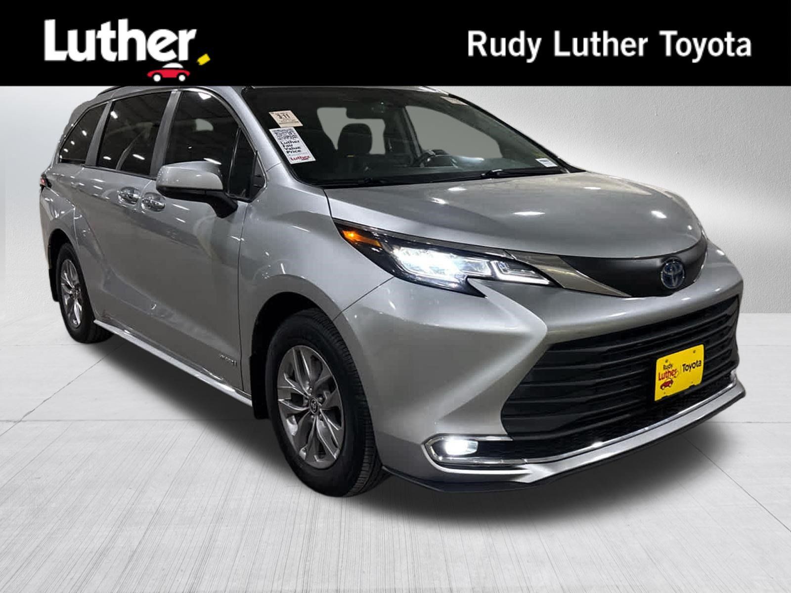 Used 2021 Toyota Sienna XLE AWD/4WD image 1