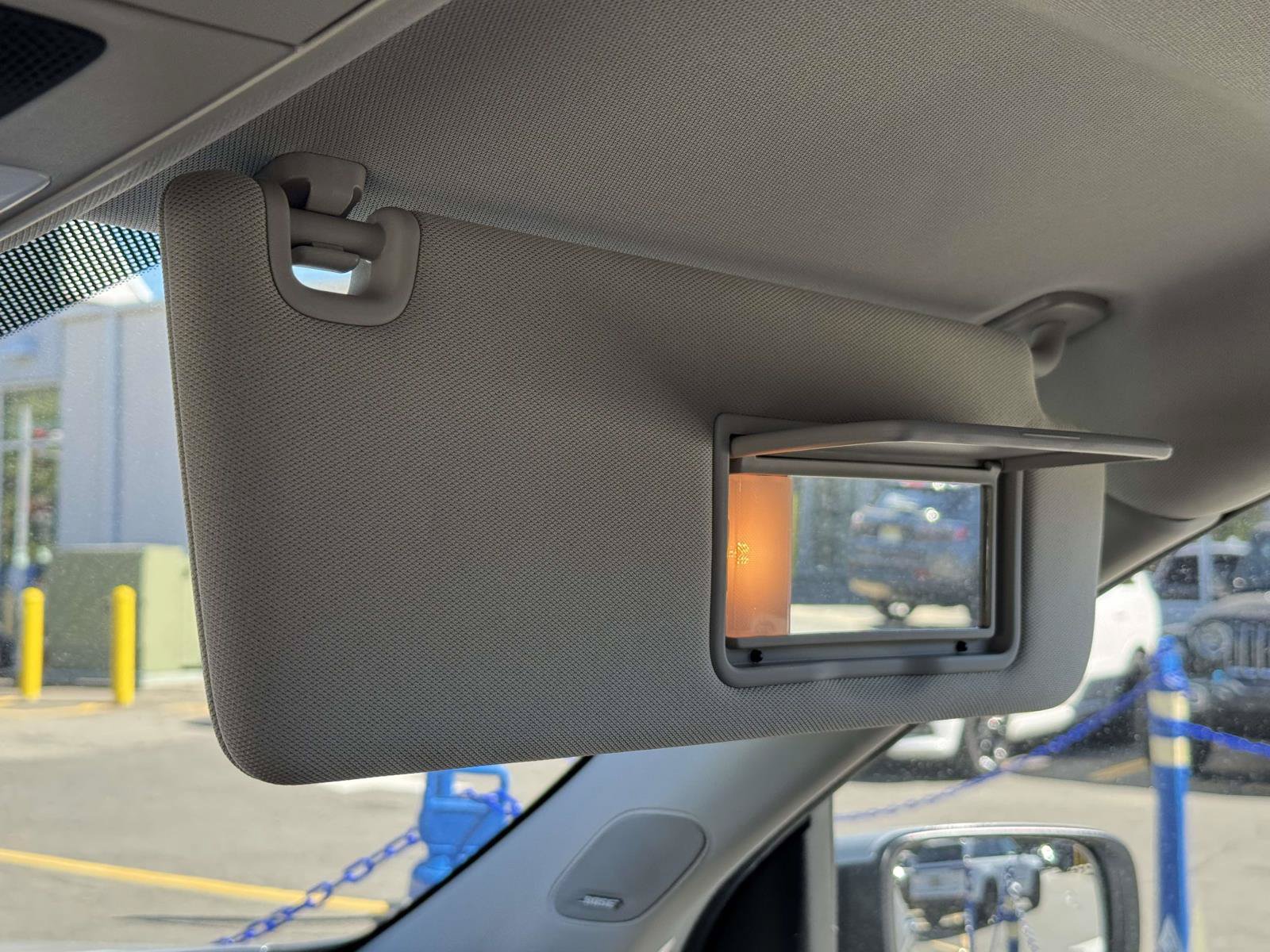 Used 2025 Honda Pilot Touring image 9